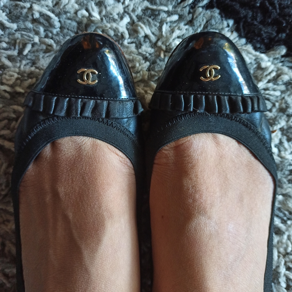 Chanel Ruffled Ballerina Flats Black w/ Gold Logo